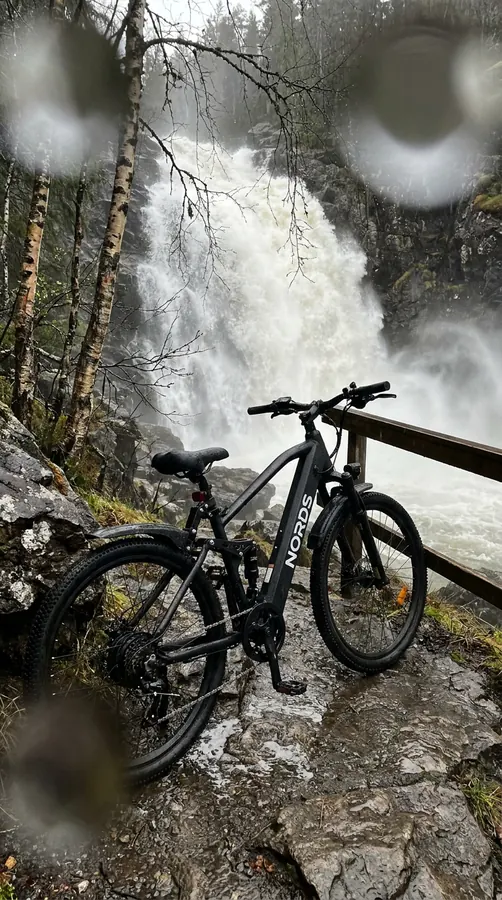 Litt fuktig ved fossen.