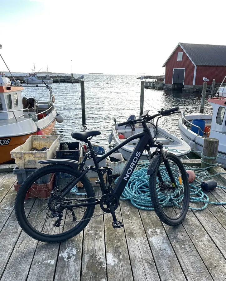 På kaia mellom sjarkene.