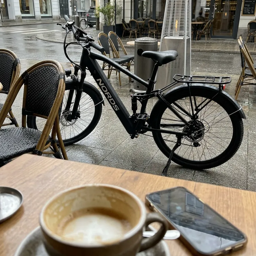 Kaffepause med utsikt til sykkelen.